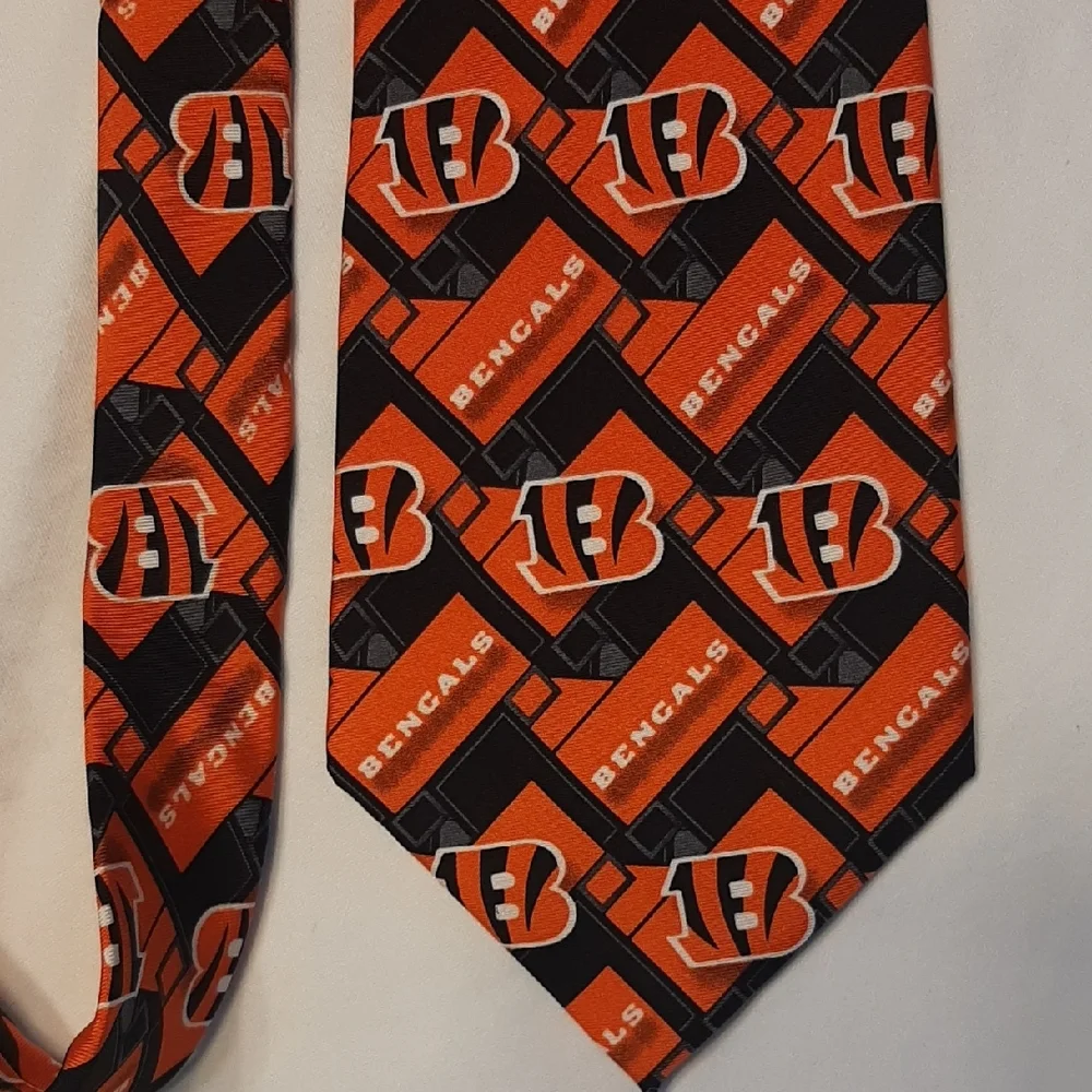 NFL Bengals Orange and Black Logo Men's Silk Neck Tie